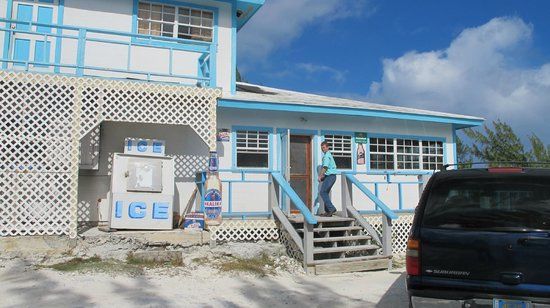 Houseman On The Bay Bar & Restaurant